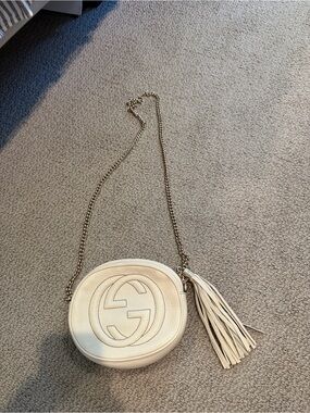 Gucci Cream Pebbled Leather Soho Disco Crossbody with Tassel